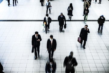 Fototapeta premium Czas dojazdu do pracy w Tokio