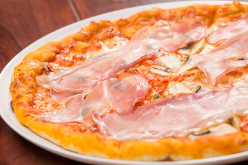 tasty ham and mushroom pizza