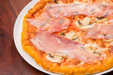 tasty ham and mushroom pizza