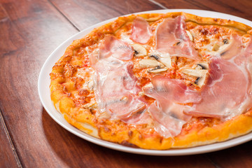tasty ham and mushroom pizza
