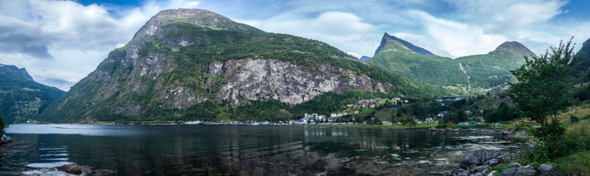 Mit dem Wohnmobil durch Norwegen - Geiranger Fjord Panorama