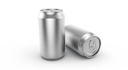 leere blanko 330ml Dosen ohne Beschriftung für Produkt Präsentation auf weißem Hintergrund