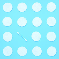 Pattern of cotton swabs and cotton pad. Hygiene, body care. Flat lay minimal concept on a blue background.Top view. - 143415352