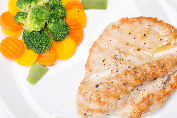 Grilled turkey breast with carrot and vegetables