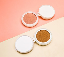 Tonal foundation and highlighter, base for make-up in the form of a cushion.