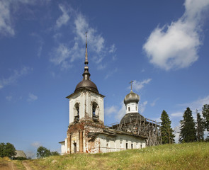 Obraz premium Church of Sts. Peter and Paul at Morshchikhinskaya village. Kargopolsky District. Arkhangelsk Oblast. Russia