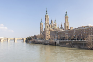 Fototapeta na wymiar Ebro river and basilica El Pilar. Zaragoza, Spain.