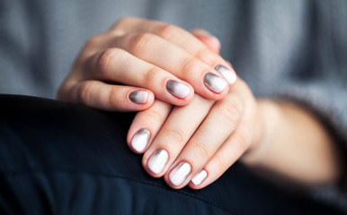 Stylish gray manicure with overflowing! Fashion, hands, fingers