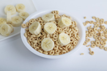 Toasted Oat Cereal with Bananas