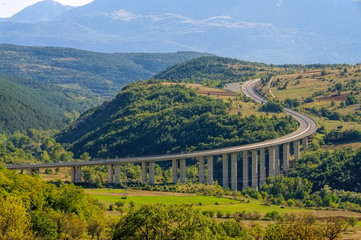 Gran Sasso Autobahn in den Abruzzen - Gran Sasso freeway in Abruzzo
