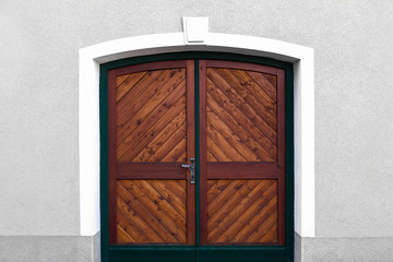 Alte sanierte Holztür