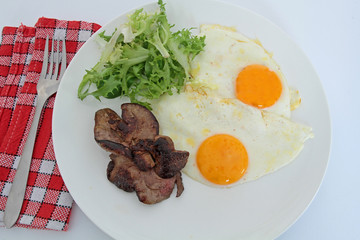 oeufs au plat foie de lapin