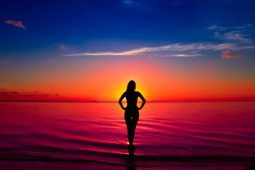 Fototapeta na wymiar Woman silhouette on water