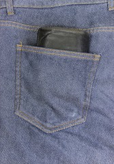 Porte-monnaie dans la poche arrière d'un denim