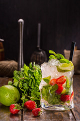 Motokhito with tequila, liqueur peach, sugar syrup, soda, strawberry, a lime, mint with ice