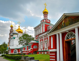 Fototapeta na wymiar vivid red church view in Moscow, Russia