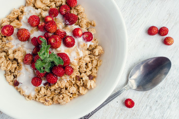 Granola with yoghurt and wild strawberries