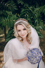 Naklejka premium bride in the Park