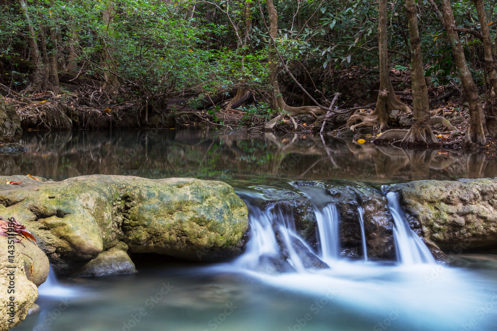 Wall mural Waterfall in Thailand