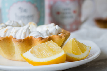 Cake with lemon cream and wet meringue