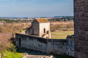 Vue de la terrasse de l'Abbaye de Montmajour, France.