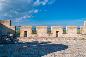 Vue de la terrasse de l'Abbaye de Montmajour, France.