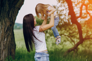 Obraz premium child near tree with mom