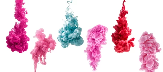 Deurstickers set van kleurrijke inkt geïsoleerd op een witte achtergrond. rode, roze, blauwe druppel wervelend onder water. Wolk van inkt in water. © producer