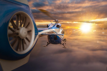 Polizeihelikopter über den Wolken © VanHope