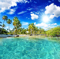 Ferien, Tourismus, Glück, Freude, Ruhe, Auszeit, Meditation: Traumurlaub an einem einsamen Strand in der Karibik :)  - 143538935