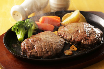 牛もも肉 レアステーキ　Beefsteak