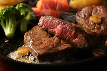 Papier Peint Lavable Steakhouse 牛もも肉 レアステーキ　Beefsteak