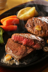 牛もも肉 レアステーキ　Beefsteak