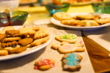 Weihnachten Kekse backen mit Kindern