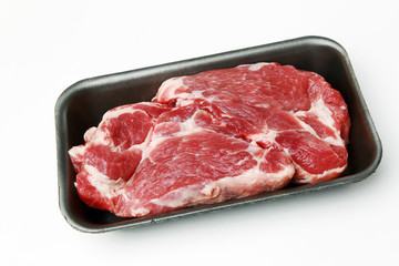 Мясо в пластиковом контейнере