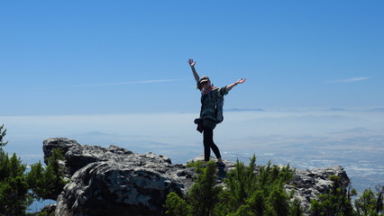 Frau auf dem Tafelberg, Kapstadt, Südafrika