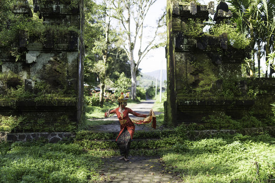 Balinese dancing in Traditional dress