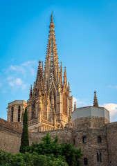 Obraz premium Spire of Cathedral of the Holy Cross and Saint Eulalia in Barcelona, Spain at sunset