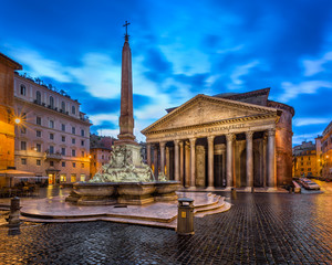 Obraz na płótnie Canvas Piazza della Rotonda and Pantheon in the Morning, Rome, Italy