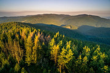 Gorce o wschodzie słońca © Piotr Szpakowski