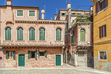 Fototapeta na wymiar Colored buildings in Venice,Italy.