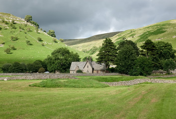 Obraz premium Chapel of Buckden in the green fields of North Yorkshire, England.
