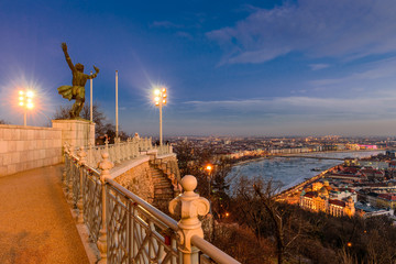 Fototapeta premium Beautiful aerial evening view of the Danube river and Budapest city, Hungary