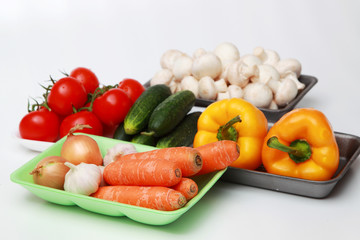 Овощи в пластиковых контейнерах