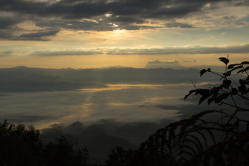 Obraz premium Sea Of Mist With Doi Luang Chiang Dao, View Form Doi Dam in Wianghaeng Chiangmai Thailand