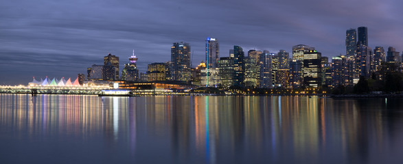 Fototapeta na wymiar Vancouver by night