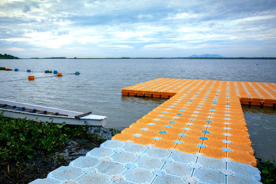 Rotomolding New Design Plastic Boat Dock