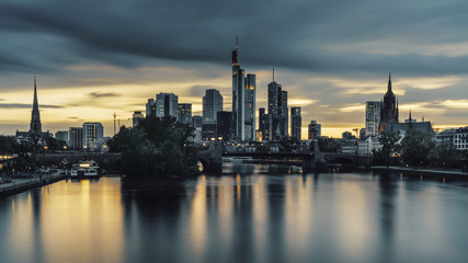 Fototapeta na wymiar Frankfurt skyline at dusk under stormy skies