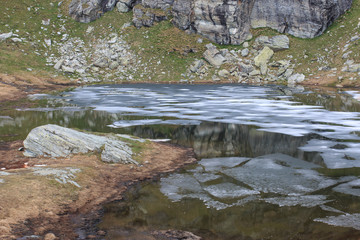 Fototapeta na wymiar lago Valfredda - Ayas (valle d'Aosta)