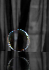 Seifenblasen vor unscharfem Hintergund